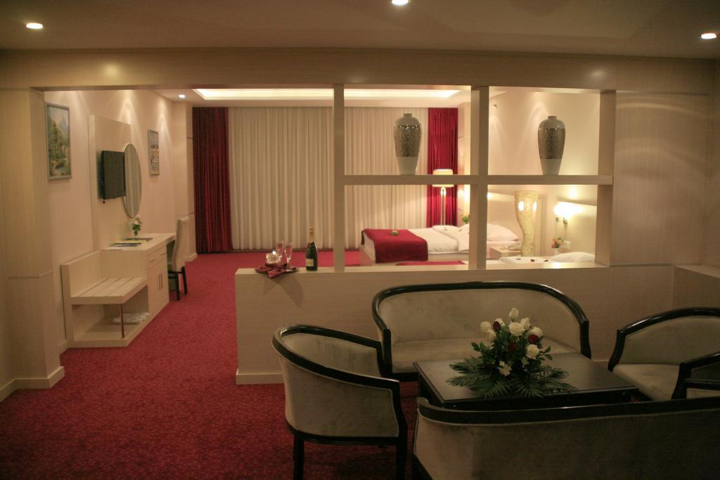 Van Royal Hotel Erbil Szoba fotó